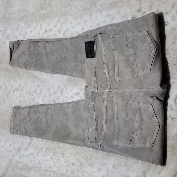 American Eagle Grey Camouflage Next Level Stretch Hi Rise Jegging Jean Size 2 - Picture 6 of 6